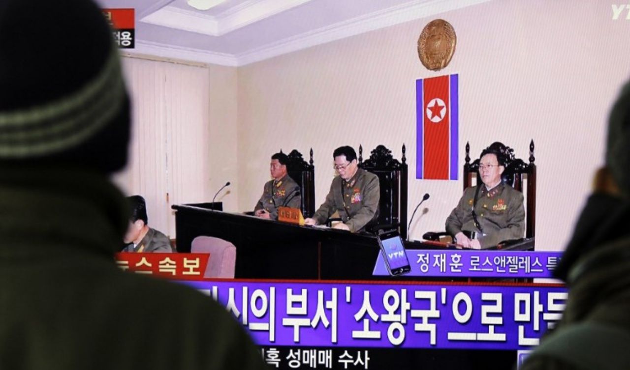 ศาลทหารเกาหลีเหนือสั่งประหารชีวิตนายจาง ซอง แท็ก  เมื่อ12 ธ.ค.56