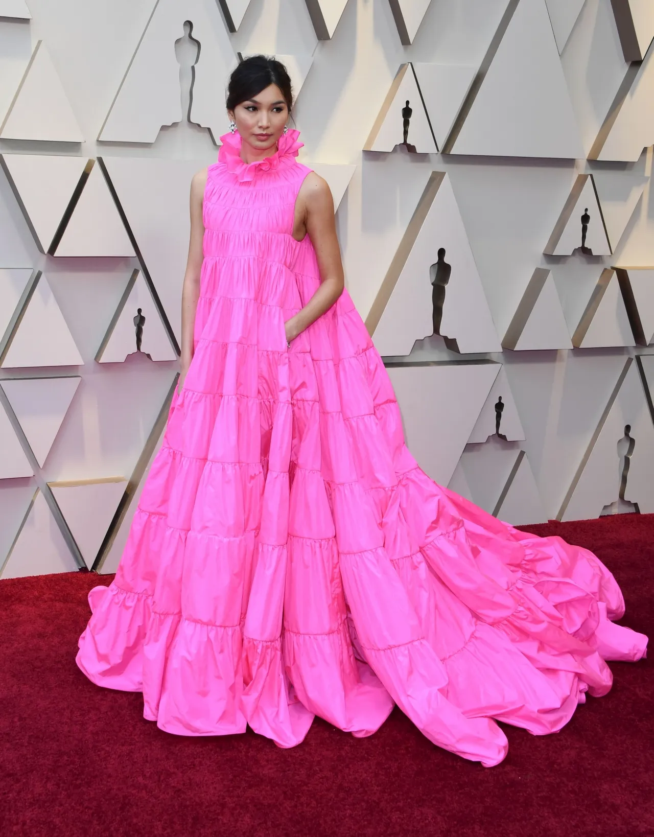 เจมมา ชาน ดาราดังจาก เครซี่ริชเอเชี่ยนส์ Crazy Rich Asians เหลี่ยมโบตั๋นมาในชุด Valentino Haute Couture