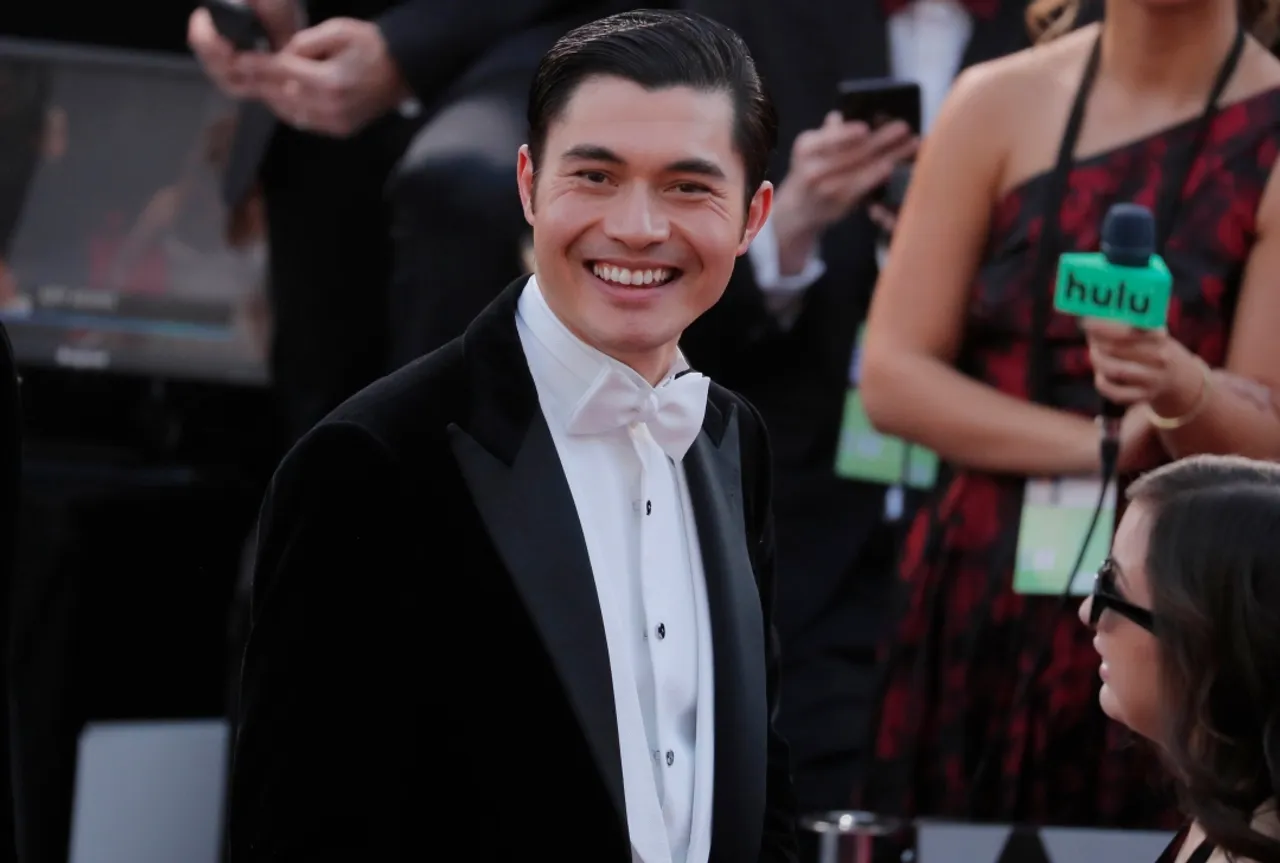 อ๊ะๆ อุ๊ยๆ เฮนรี โกล์ดดิง พระเอกดังจากหนังฮิต Crazy Rich Asians ยิ้มที ทำเอาหลายคนละลายตายไปเลย