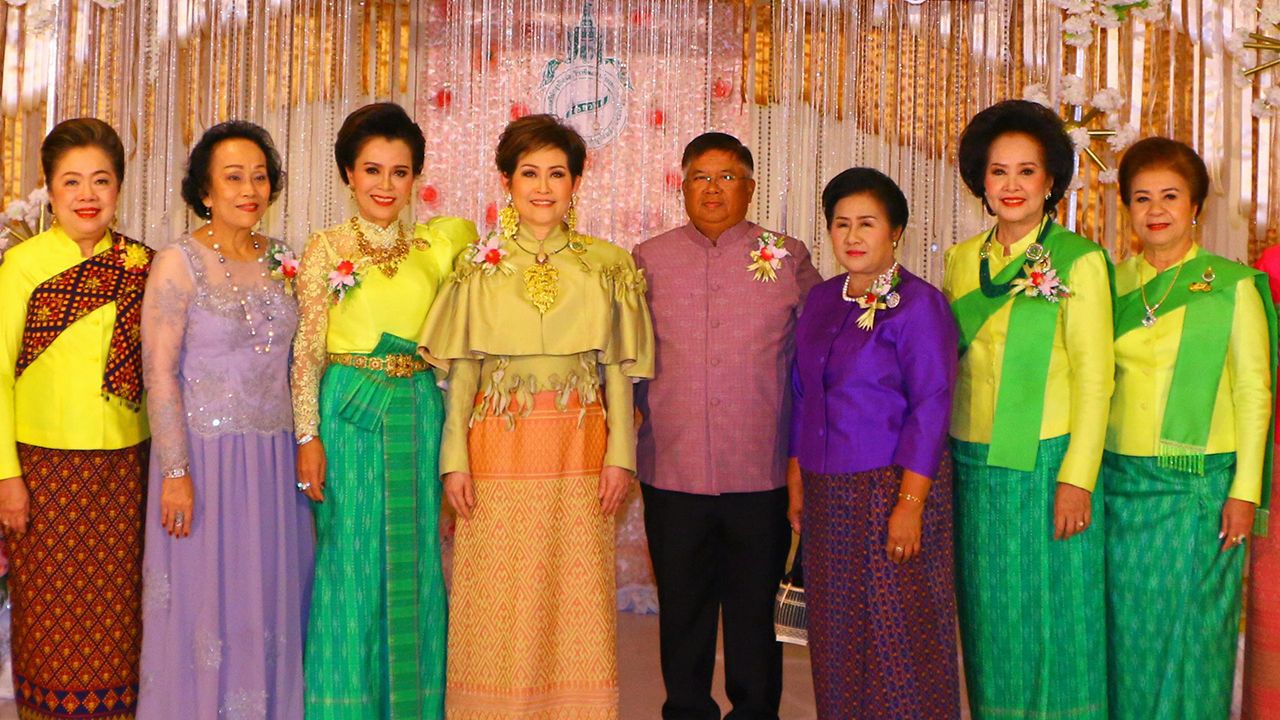 พิธีการ คุณหญิงณัฐิกา วัธนเวคิน อังอุบลกุล และ สฤษดิ์ วิฑูรย์ เป็นประธานในพิธีจุดเทียนประเพณีประจำปีของสหพันธ์สมาคมสตรีนักธุรกิจและวิชาชีพแห่งประเทศไทย โดยมี เพ็ญพักตร์ ศรีทอง และ ณัฏฐภัค อติเชษฐ์ธนิศ มาร่วมงานด้วย ที่รร.สุนีย์ แกรนด์ จ.อุบลราชธานี วันก่อน.
