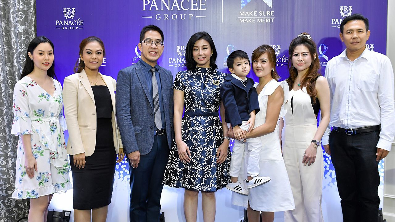 ตรวจก่อน ศิริญา เทพเจริญ จัดงานแถลงข่าว Make Sure Make Merit โครงการตรวจยีนความ เสี่ยงโรคมะเร็ง พร้อมมอบรายได้ส่วนหนึ่งให้มูลนิธิโรคมะเร็ง รพ.ศิริราช และ รพ.มะเร็งชลบุรี โดยมี ศ.นพ.วิปร วิประกษิต และ ธัญญลักษณ์ ธัญสม มาร่วมงานด้วย ที่รพ.พานาซี วันก่อน.