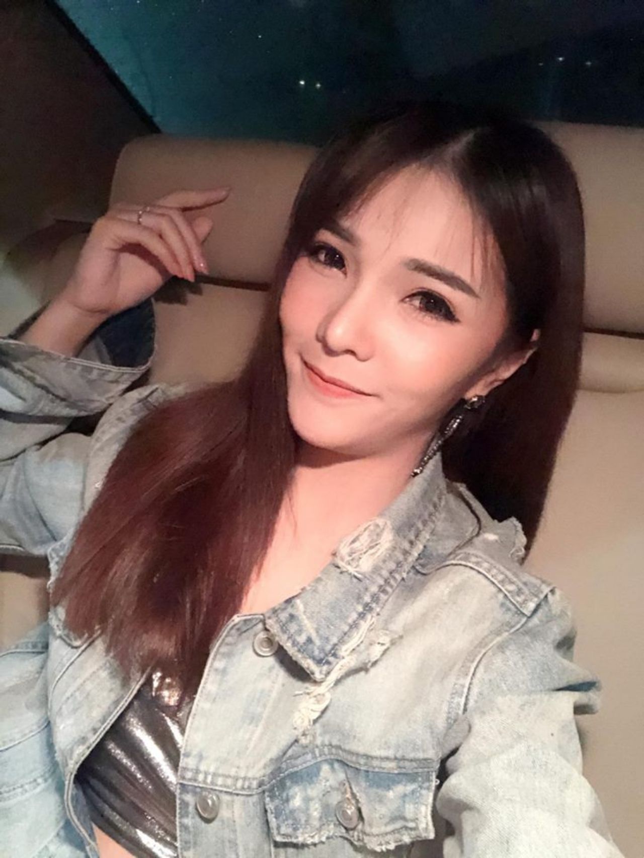 น่ารัก เหมาะกับเสื้อแจ๊คเก็ตยีนส์ที่สุด