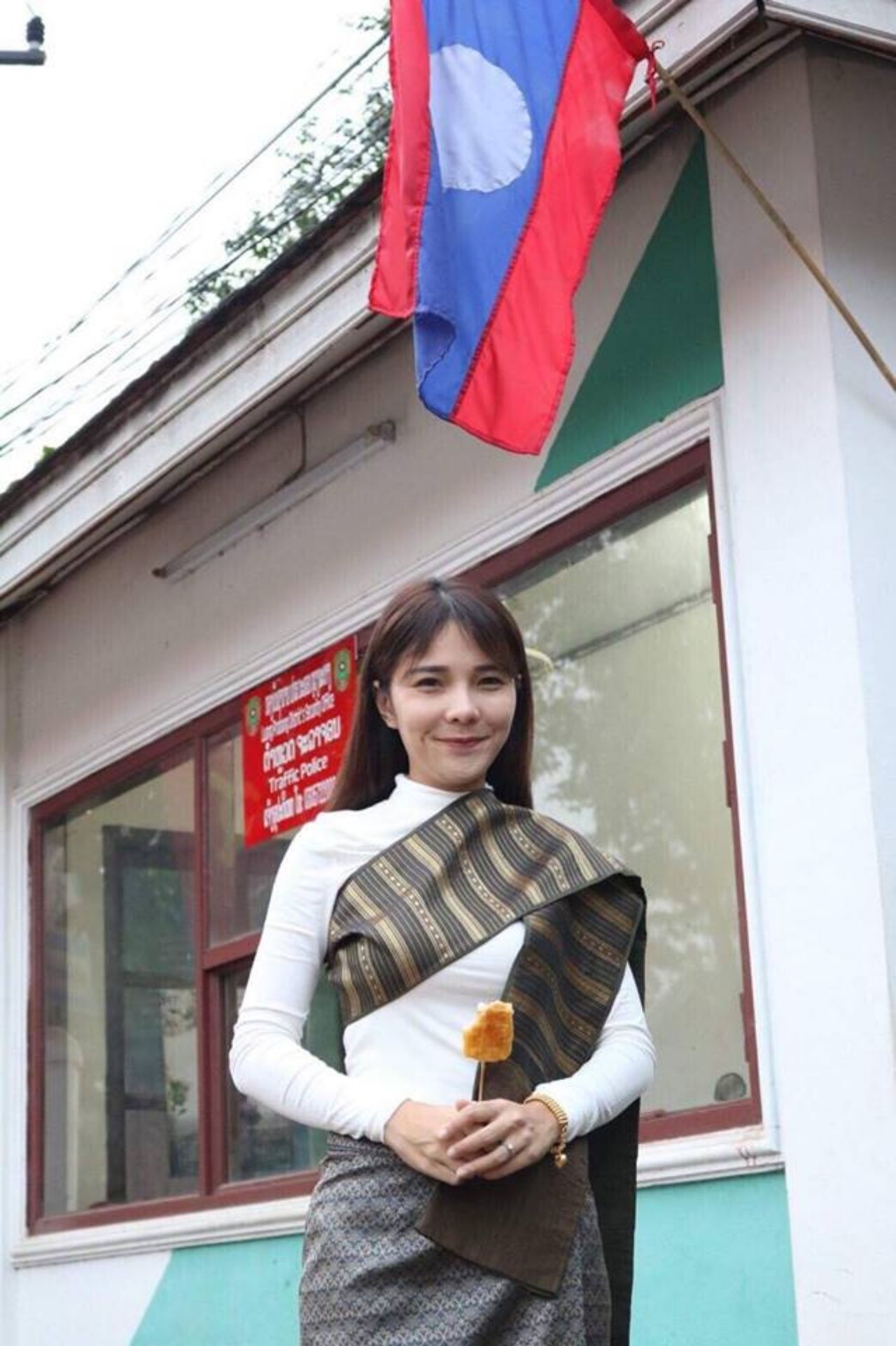 ใส่ชุดพื้นเมืองก็น่ารัก