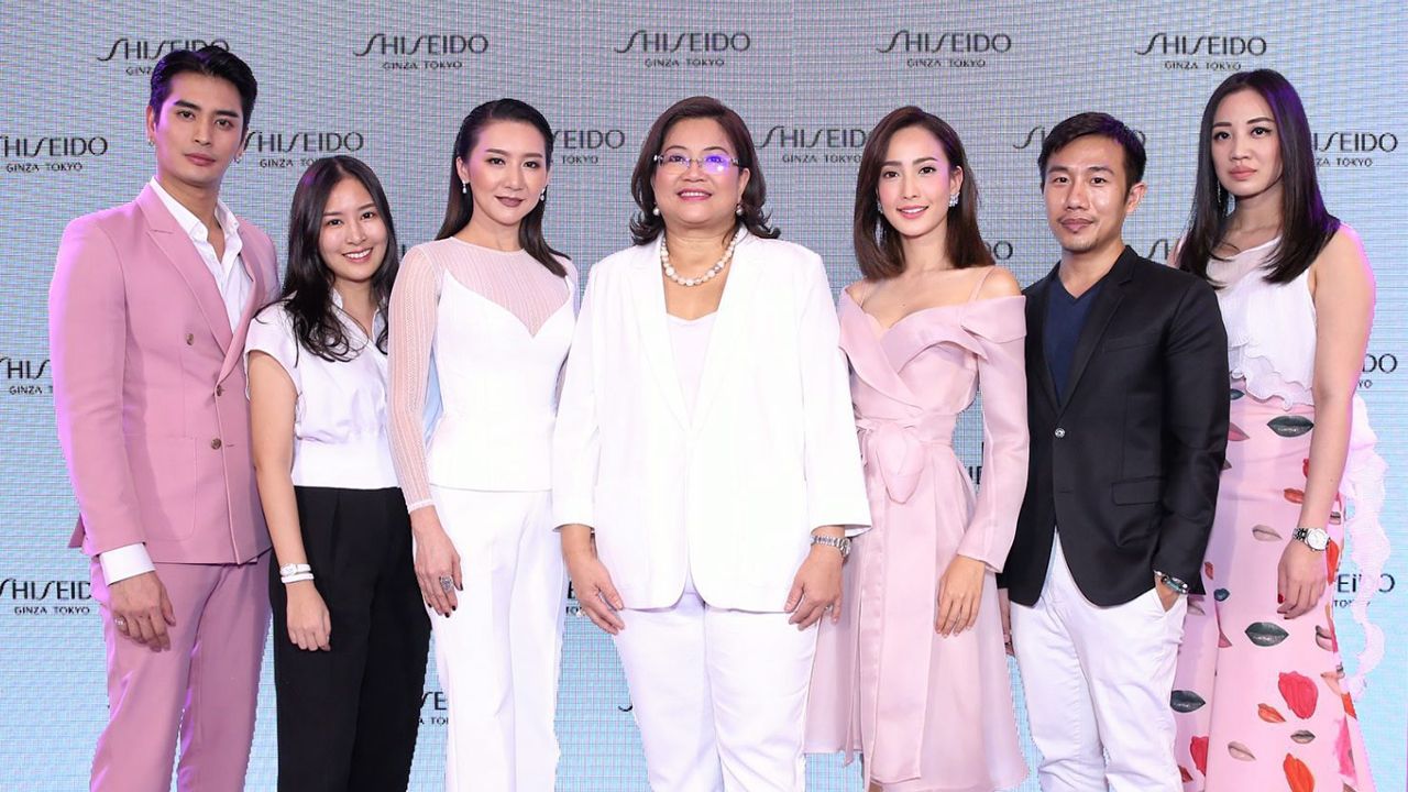 สวยตลอด ปาริชาติ วีระเสถียร จัดงานแนะนำ SHISEIDO WHITE LUCENT ผลิตภัณฑ์ไวท์เทนนิ่งสูตรใหม่เพื่อจุดประกายผิวสวยดูเปล่งประกาย โดยมี วริศรา ไพรสานฑ์กุล, พรพรรณ สิทธินววิธ, ปรมะ อิ่มอโนทัย และ ณฐพร เตมีรักษ์ มาร่วมงานด้วย ที่สยามพารากอน วันก่อน.