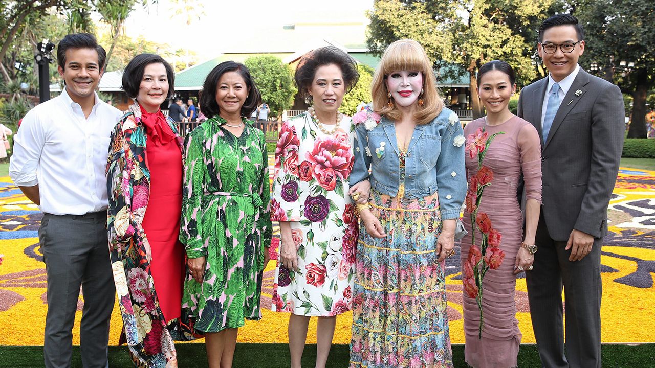 ชมดอกไม้ ณพาภรณ์ โพธิรัตนังกูร จัดงาน Nai Lert Flower&Garden Art Fair 2019 ศิลป วัฒนธรรมไทยผ่านกิจกรรมเชื่อมโยงกับดอกไม้ โดยมี สัณหพิศ โพธิรัตนังกูร, สุมณี คุณะเกษม, เกล็ดดาว พานิชสมัย และ ดร.อัครวัฒน์ ศรีณรงค์ มาร่วมงานด้วย ที่ปาร์คนายเลิศ วันก่อน.