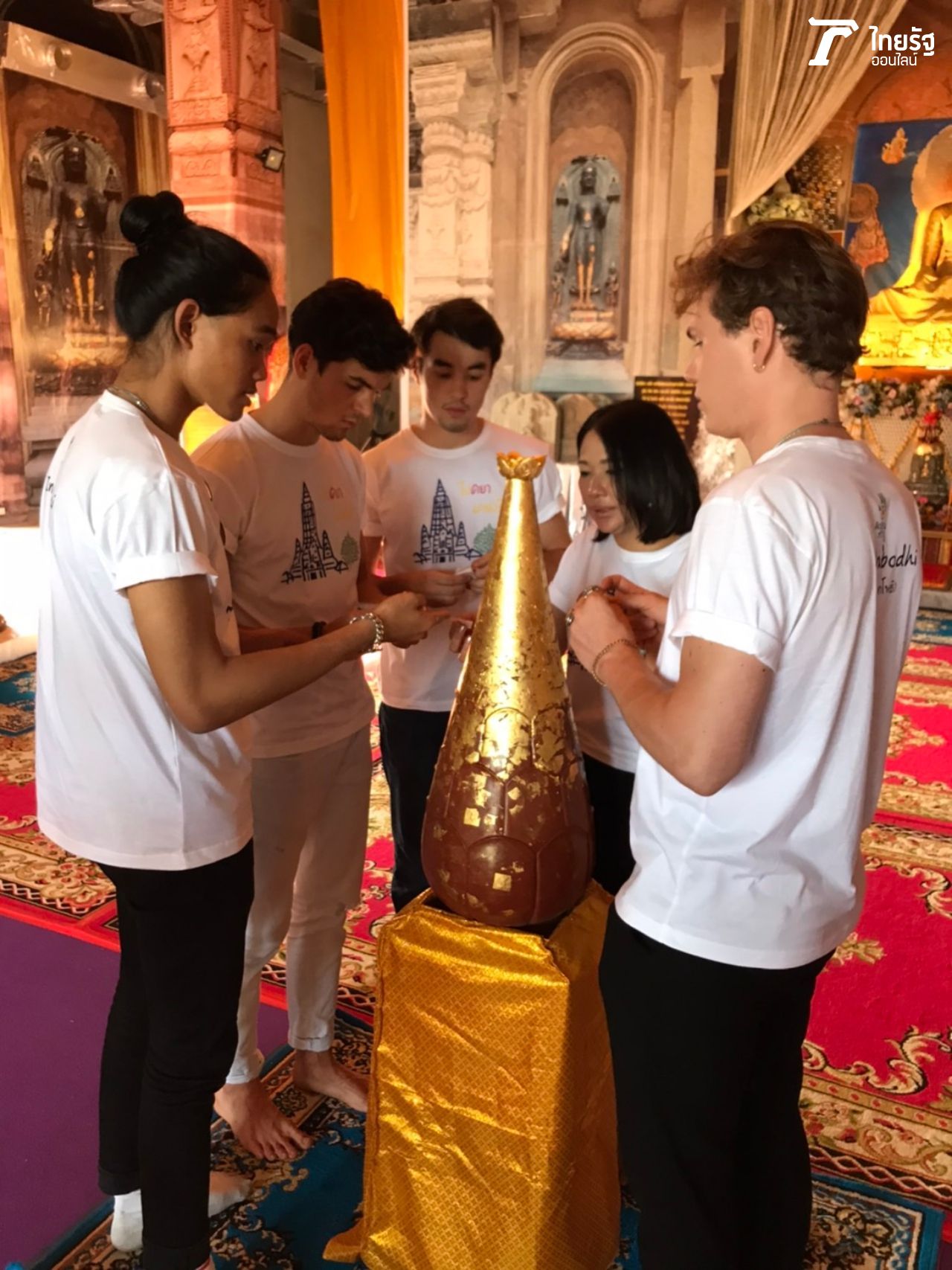 ผิง สุภาวาดี ชวนๆ แทน เดอะเฟซ ปฏิภาณ คำวชิรพิทักษ์ และเพื่อนๆ นายแบบอินเตอร์ทั้งสามหล่อแรง ไปร่วมทำบุญที่ วัดดสุวรรณภูมิพุทธชยันตี๙๘๙