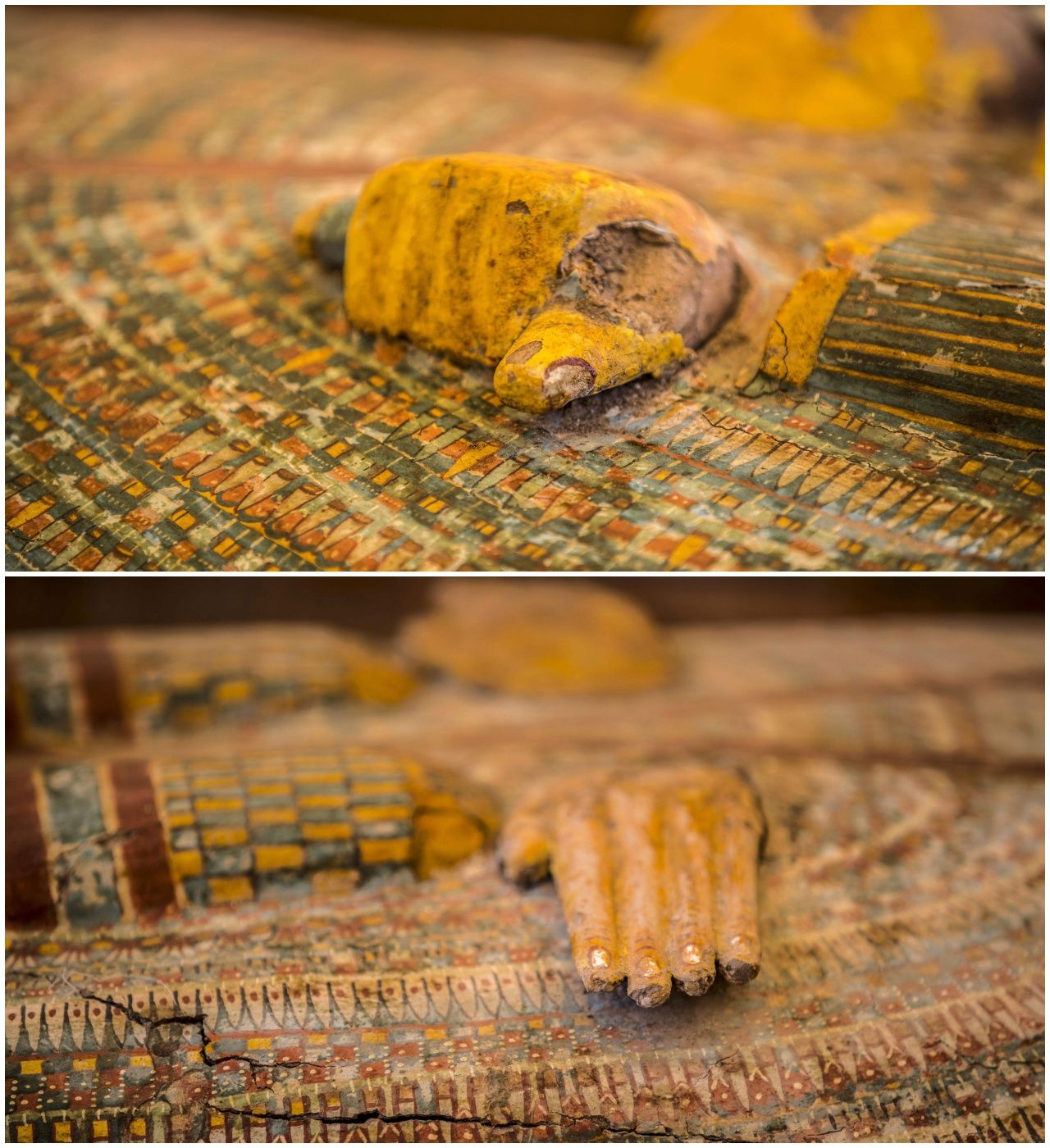 รูปสลักกำมือหมายถึงโลงศพผู้ชาย ส่วนแบมือหมายถึงโลงศพผู้หญิง