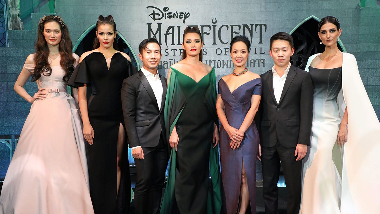 ดูหนัง วิศรุต พูลวรลักษณ์ และ สุภอร รัตนมงคลมาศ จัดงาน THAILAND GALA PREMIERE Maleficent : Mistress of Evil พร้อมเปิดให้ชมภาพยนตร์ภาคต่อฟอร์มยักษ์ โดยมี มิเรียม ศร พรหมมาศ, สิรินยา บิซอฟ และ รฐา โพธิ์งาม มาร่วมชมด้วย ที่พารากอน ซีนีเพล็กซ์ วันก่อน.