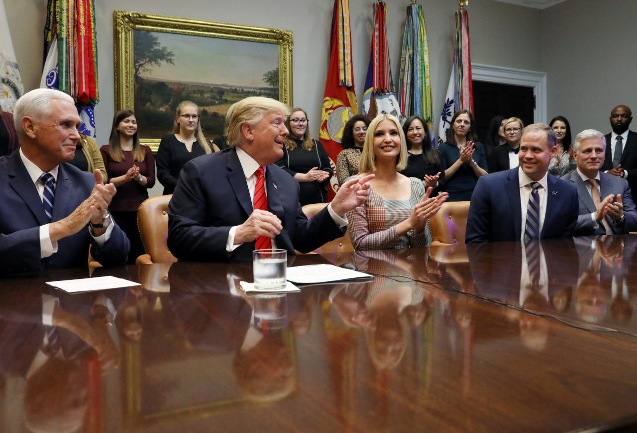 ประธานาธิบดีโดนัลด์ ทรัมป์ ของสหรัฐฯ โทร.ชื่นชมความกล้าหาญของนักบินอวกาศหญิงทั้ง 2 