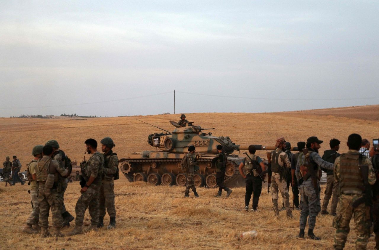 ทหารตุรกีและกบฏต่อต้านรัฐบาลซีเรีย รวมตัวกันทางเหนือของเมืองมานบิจ