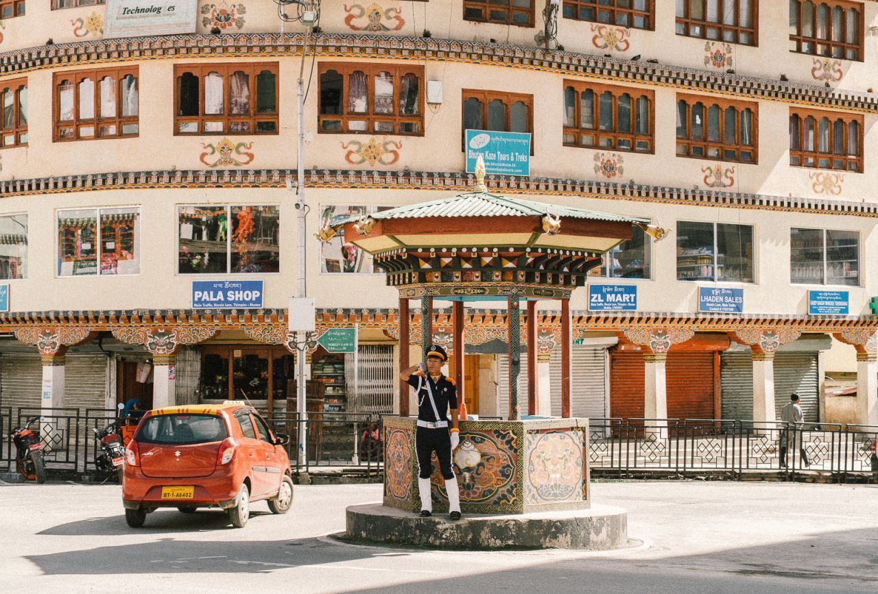 ทิมพู เมืองหลวงที่ไม่มีสัญญาณไฟ มีตำรวจจราจรเป็นผู้ให้สัญญาณค่ะ