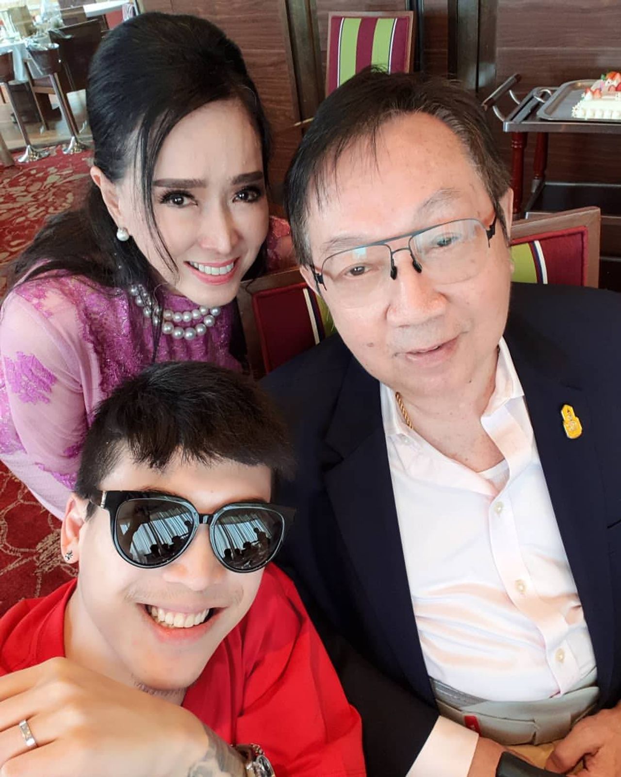 ป๊อกและคุณพ่อคุณแม่ ขอบคุณภาพจากไอจี @pokmindset