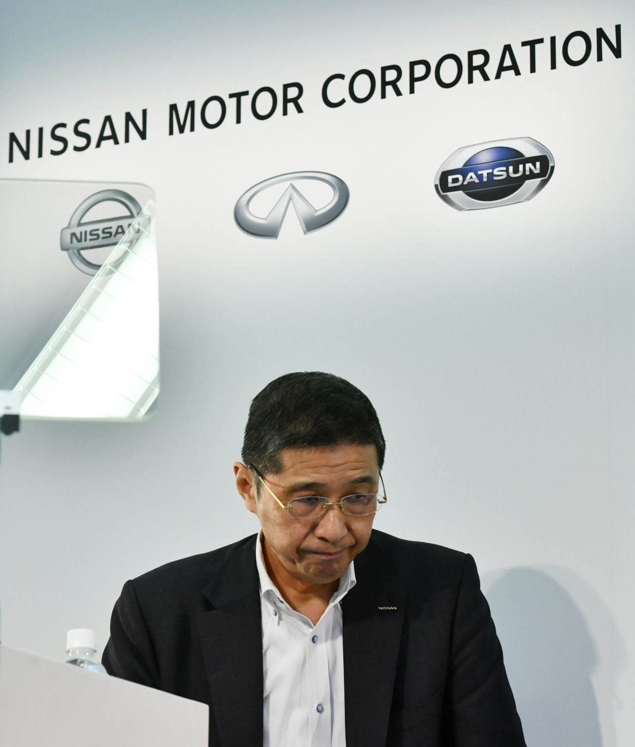 นายฮิโรโตะ ไซคาวะ ประธานและซีอีโอของบริษัทนิสสัน มอเตอร์ (Nissan Motors)  แถลงข่าวแจ้งผลประกอบการไตรมาสแรกของบริษัทนิสสัน ที่สำนักงานใหญ่ ในเมืองโยโกฮามา เมื่อ 25 ก.ค. 62