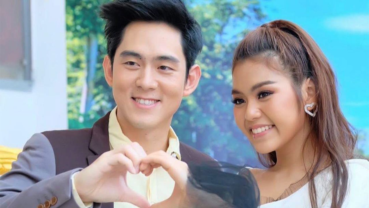 เจอกันตอนเล่น “เทพธิดาขนนก” ช่อง 8 ธัญญ่า อาร์สยาม กับ ออฟ-ศุภนัฐ โสดเจอโสด! เป็น “คู่จิ้น” กันไปล่ะ ละครปิดกล้องก็ยังหวานอยู่ อย่าปล่อยให้จิ้นเก้อก็แล้วกัน.