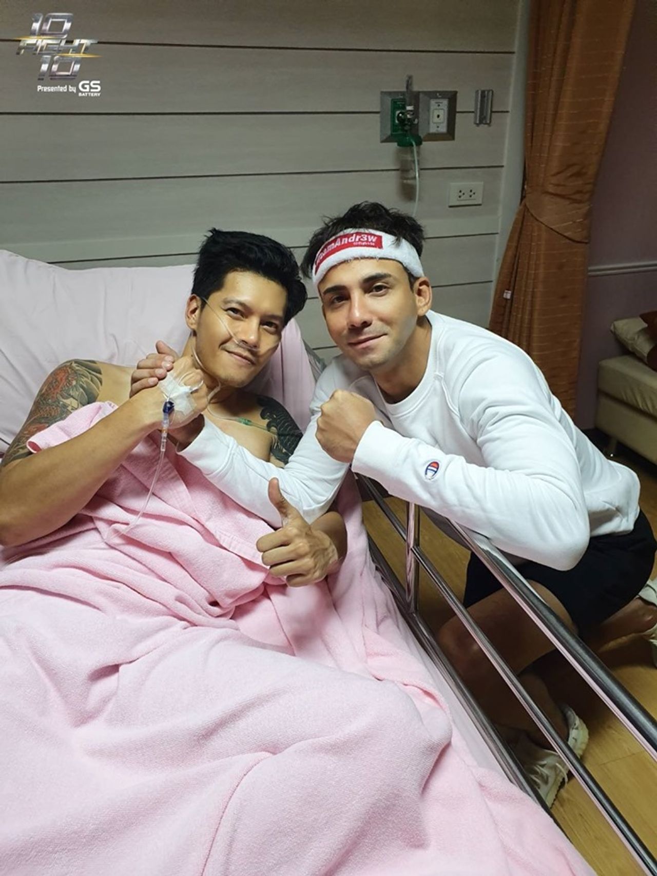 แอนดรูว์ กรเศก มาเยี่ยมดิว ภัทรพล ขอบคุณภาพจากเพจ 10 Fight 10