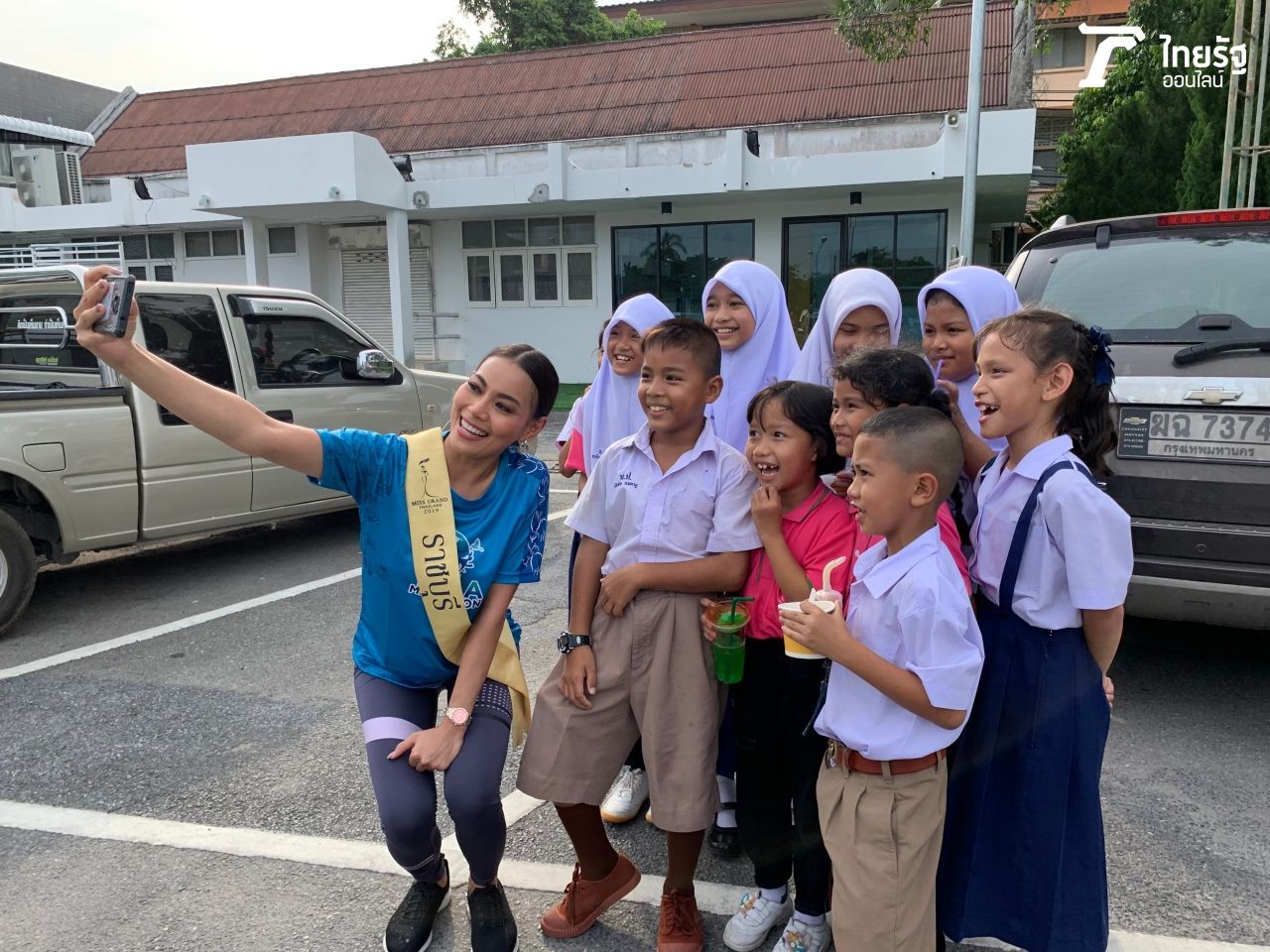 เด็กยะลาน่ารักยิ้มเก่ง นางงามมิสแกรนด์ก็น่ารักด้วย ฉีกยิ้มไวยิ่งกว่า