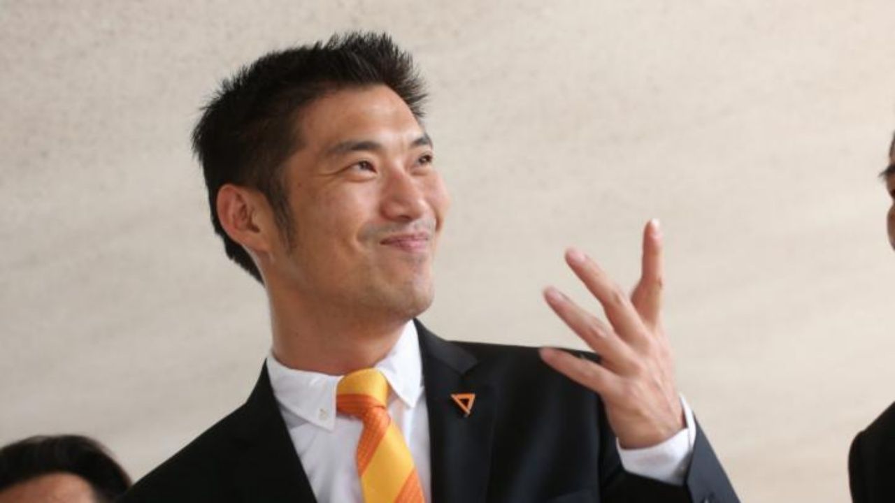 นายธนาธร จึงรุ่งเรืองกิจ ส.ส.บัญชีรายชื่อ พรรคอนาคตใหม่