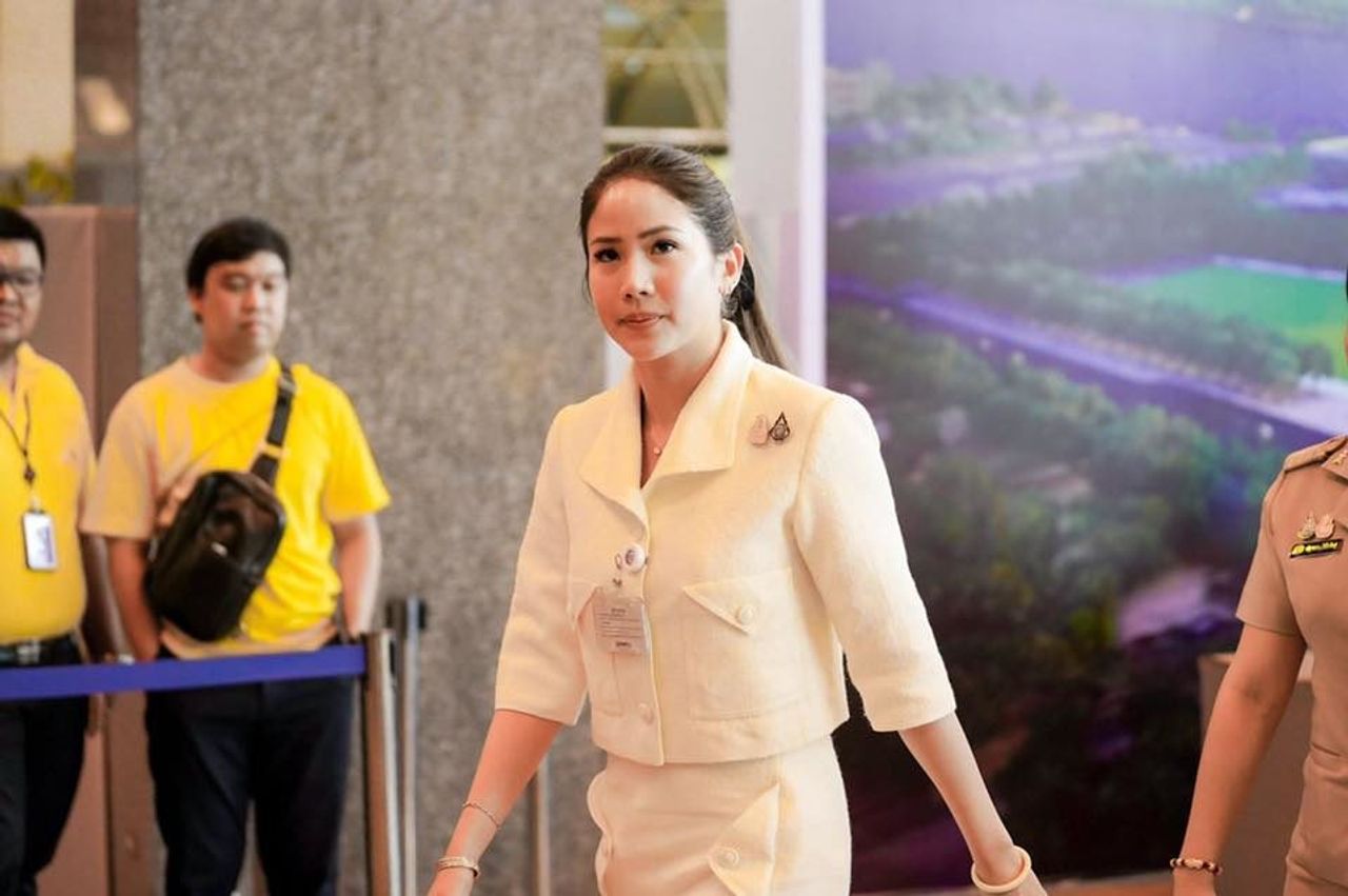 ชุดของน้องตั๊น สวยงามดูดี ปลอดภัย 