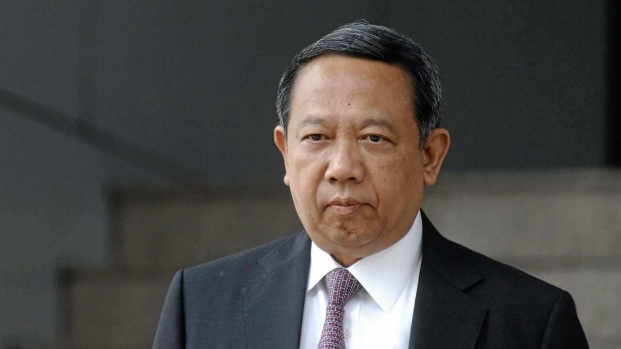 ธาริต เพ็งดิษฐ์ อดีตข้าราชการพลเรือนสามัญ ตำแหน่ง ที่ปรึกษาประจำสำนักนายกรัฐมนตรี สังกัดสำนักเลขาธิการนายกรัฐมนตรี สำนักนายกรัฐมนตรี และอดีตอธิบดีดีเอสไอ 