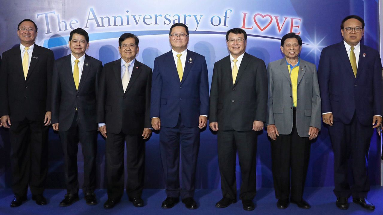 สี่สิบปี - ชาญศิลป์ ตรีนุชกร จัดงานครบรอบ 40 ปี ปตท. “The Anniversary of Love เพราะคุณคือ...คนสำคัญของเรา” โดยมี วิจารย์ สิมาฉายา, พละ สุขเวช, ประเสริฐ บุญสัมพันธ์, ดร.ไพรินทร์ ชูโชติถาวร และ วิทวัส สวัสดิ์ชูโต มาร่วมงานด้วย ที่ภิรัช ฮอลล์ ไบเทค วันก่อน.