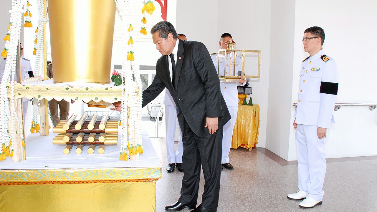 ปลายทางชีวิต - พลากร สุวรรณรัฐ องคมนตรี เป็นประธานในพิธีพระราชทานเพลิงศพ ศาสตรา จารย์กิตติคุณ จรูญ สุภาพ อดีตคณบดีคณะรัฐศาสตร์ จุฬาลงกรณ์มหาวิทยาลัย สามี รศ.สุพัตรา สุภาพ เป็นบิดาของ ร.ท.นพ.สิร สุภาพ และ พ.ต.ท.ทพ.รัฐ สุภาพ ที่วัดธาตุทอง วันก่อน.