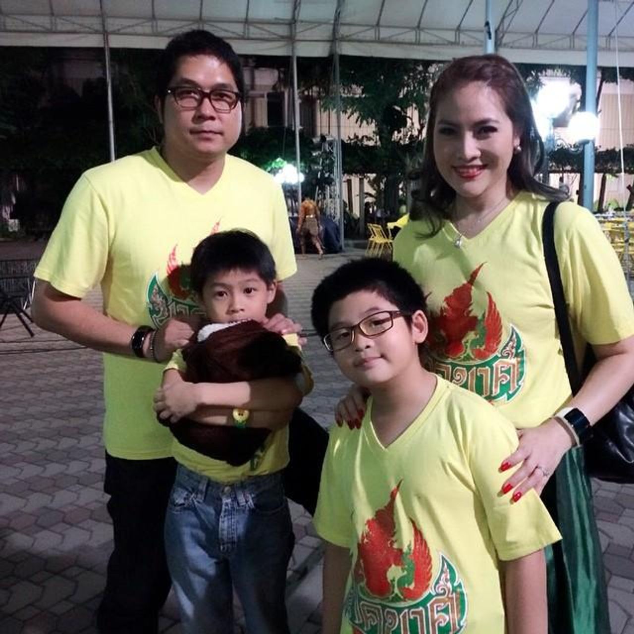 อรอนงค์กับสามีและลูกๆ เมื่อครั้งความรักยังหวาน