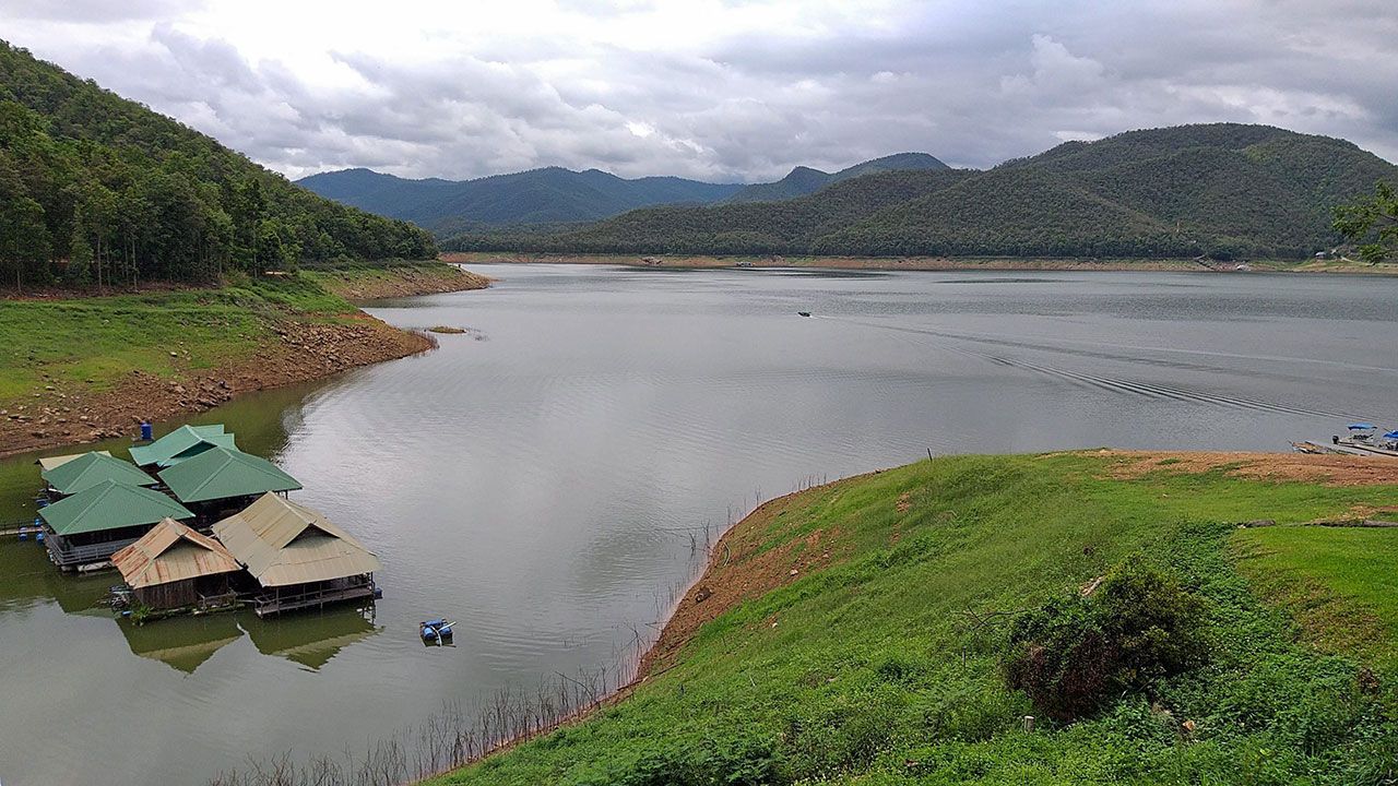 อ่างเก็บน้ำ เขื่อนแม่กวงอุดมธารา มีสภาพน้ำแห้ง หากอุโมงค์แล้วเสร็จ จะผันน้ำจากเขื่อนแม่งัดมาเก็บไว้ได้ เพื่อหล่อเลี้ยงผู้คนใน จ.เชียงใหม่ และ จ.ลำพูน.