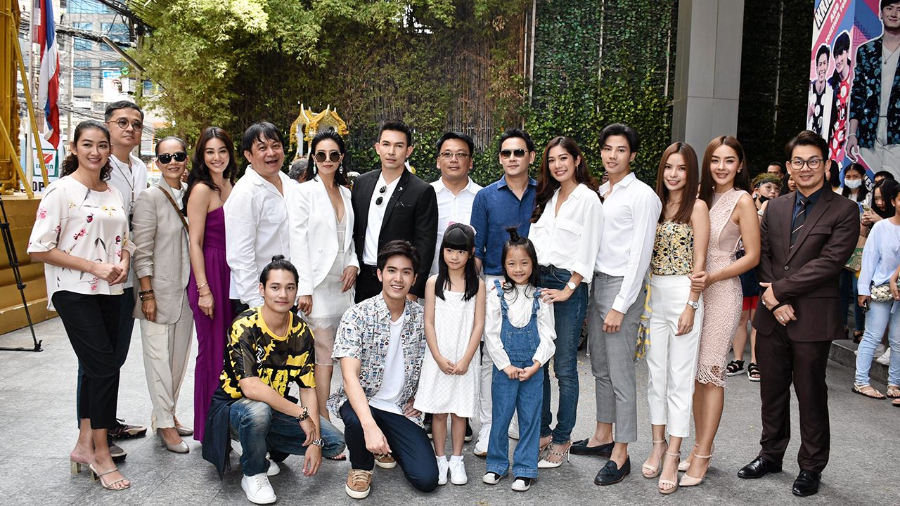 เปิดกล้อง นิพนธ์ ผิวเณร นำทีมบวงสรวงละคร “ไปให้ถึงดวงดาว” กำกับโดย สันต์ ศรีแก้วหล่อ โดย อั้ม–อธิชาติ ชุมนานนท์ และ คริส หอวัง มาประเดิมจอคู่กันครั้งแรกทาง ช่องวัน 31 มี แบงค์–ธิติ, มะปราง–อลิสา, ฟลุค–เกริกพล, ต่าย–เพ็ญพักตร์, พิตต้า ณ พัทลุง ร่วมงาน ณ อาคารจีเอ็มเอ็ม แกรมมี่ เพลส วันก่อน.
