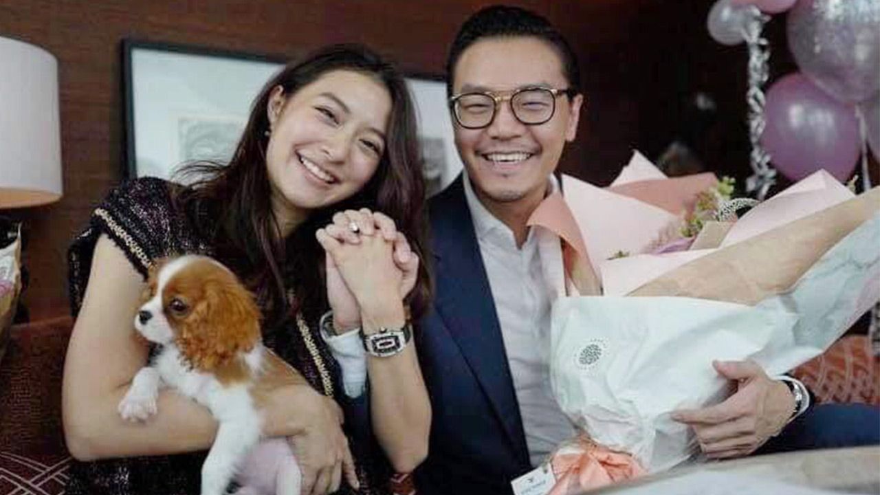 เรื่องไฮโซ เซนต์-ธราภุช ทำเซอร์ไพรส์ ขอนางเอกสาว มิว-นิษฐา แต่งงาน แม้แต่คนทั่วไปก็พลอยเซอร์ไพรส์ไปด้วย เพราะไม่คิดไม่ฝันว่าจะมาถึงเร็วปานสายฟ้าแลบขนาดนี้!