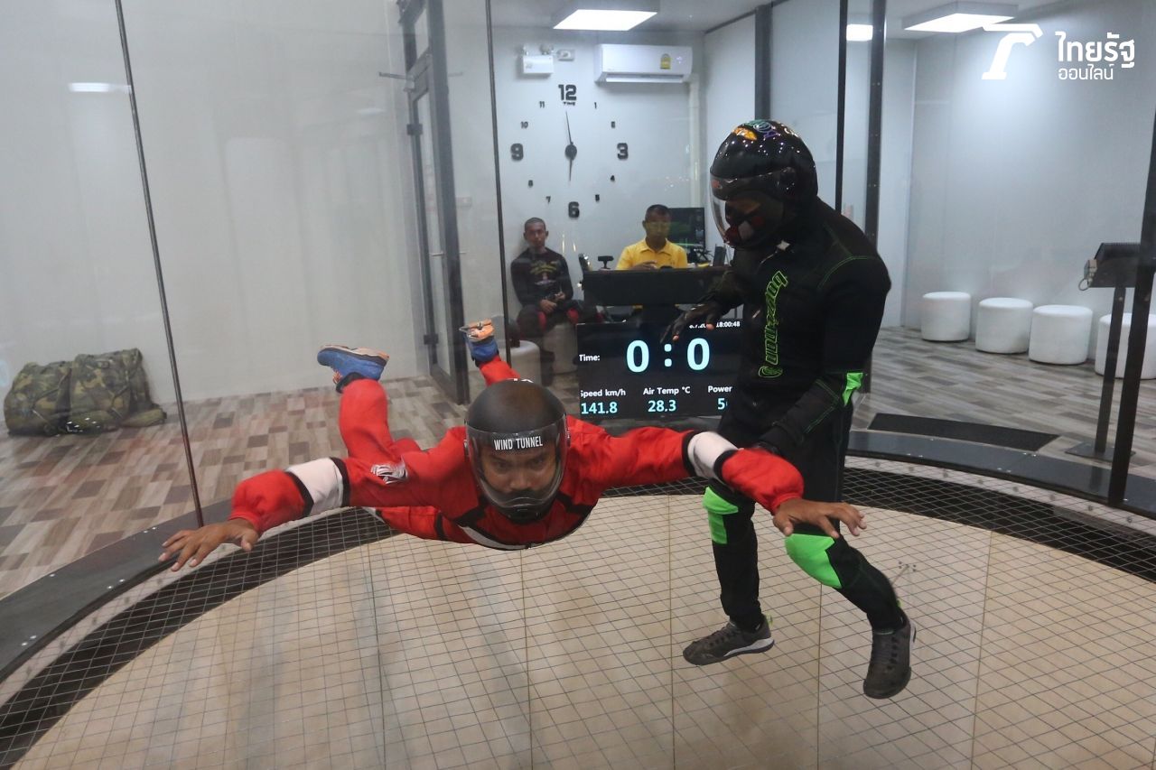อุโมงค์ลม ใช้สำหรับการฝึกทักษะท่าทางในอากาศ เปรียบเสมือนจริง