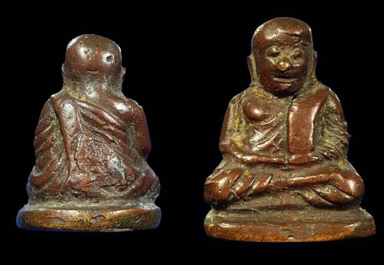 รูปเหมือนหล่อโบราณ พิมพ์นิยม หลวงพ่อเงิน วัดบางคลาน ของ สมโชค ศิริรัตน์.