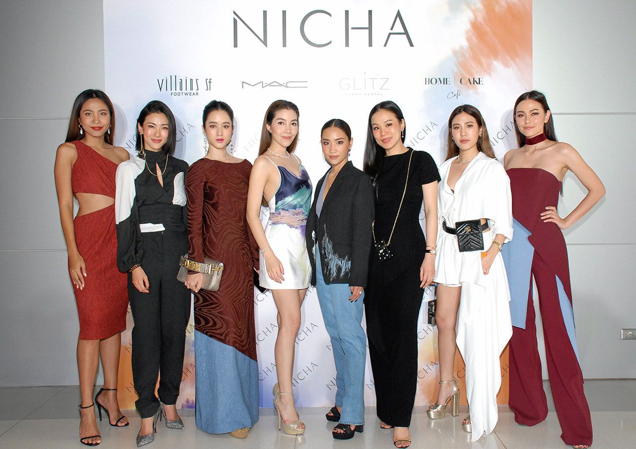 ดูแฟชั่น ณิชชา ธนาลงกรณ์ จัดงานแฟชั่นโชว์ฉลองครบรอบ 5 ปี แบรนด์ NICHA พร้อมแนะนำคอลเลกชั่นออทั่ม/วินเทอร์ 2019 โดยมี ม.ร.ว.แม้นนฤมาส ยุคล สวัสดิ์-ชูโต, พิชชา ธนาลงกรณ์ และ วิริฒิพา ภักดีประสงค์ มาร่วมงานด้วย ที่แอร์พอร์ต เรล ลิงก์ มักกะสัน วันก่อน.