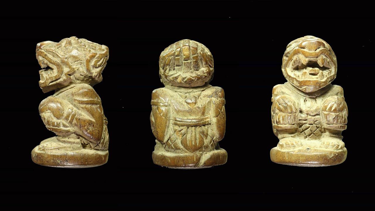 หนุมาน หน้าโขนไม้แกะ หลวงพ่อสุ่น วัดศาลากุน ของ อิทธิ ชวลิตธำรง.