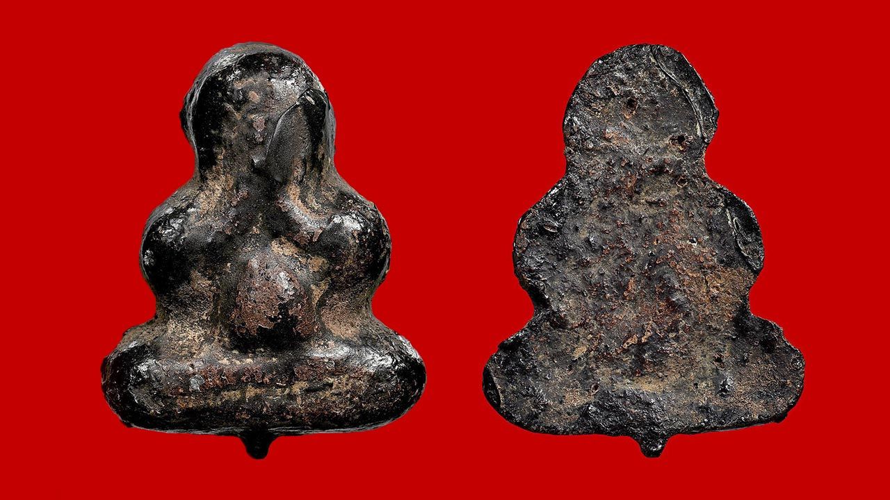 พระปิดตา พิมพ์พนมมือ เนื้อผงจุ่มรัก หลวงปู่เอี่ยม วัดสะพานสูง ของ นอต ฝั่งธน.