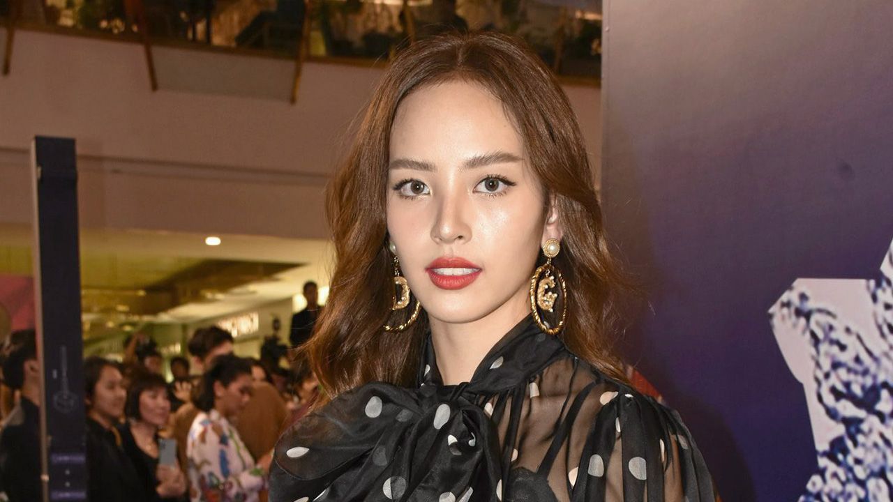 โพสต์ภาพแหวนที่นิ้วนางข้างซ้าย พร้อมข้อความ “ขอบคุณนะคะ” งานนี้ต้องมีข่าวดีแน่ๆ แต่ที่ไหนได้ สาวณิชา-ณัฏฐณิชา บอก “แหวนไม่ใช่ของพี่โตโน่ค่ะ แต่เป็นคุณแม่ให้ค่ะ” แป่ว!!