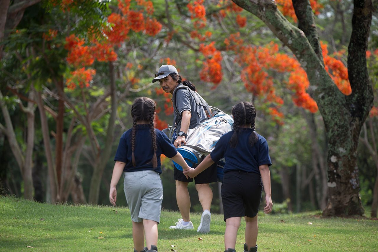 อดีตอันหนักหนาแต่มีกันและกันของสองคนพี่น้อง 