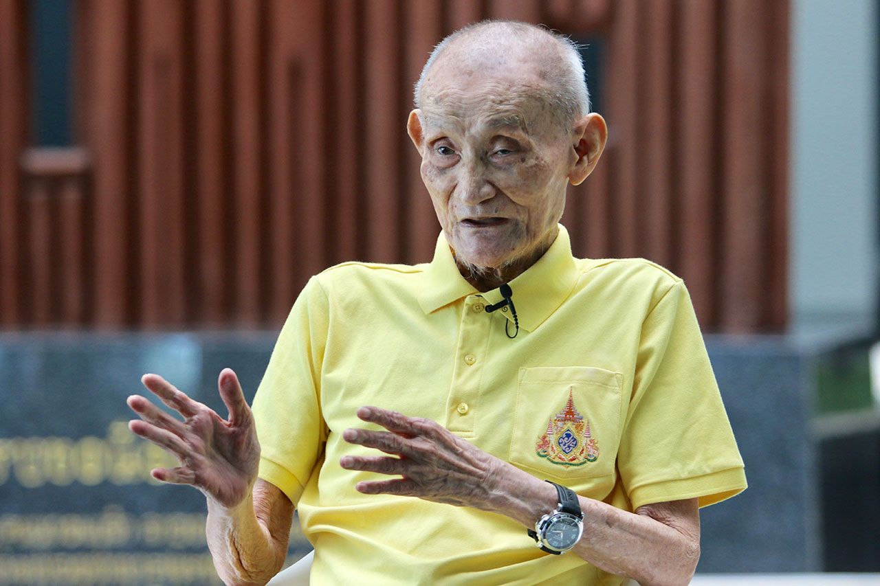 คุณเลิศ อัศเวศน์