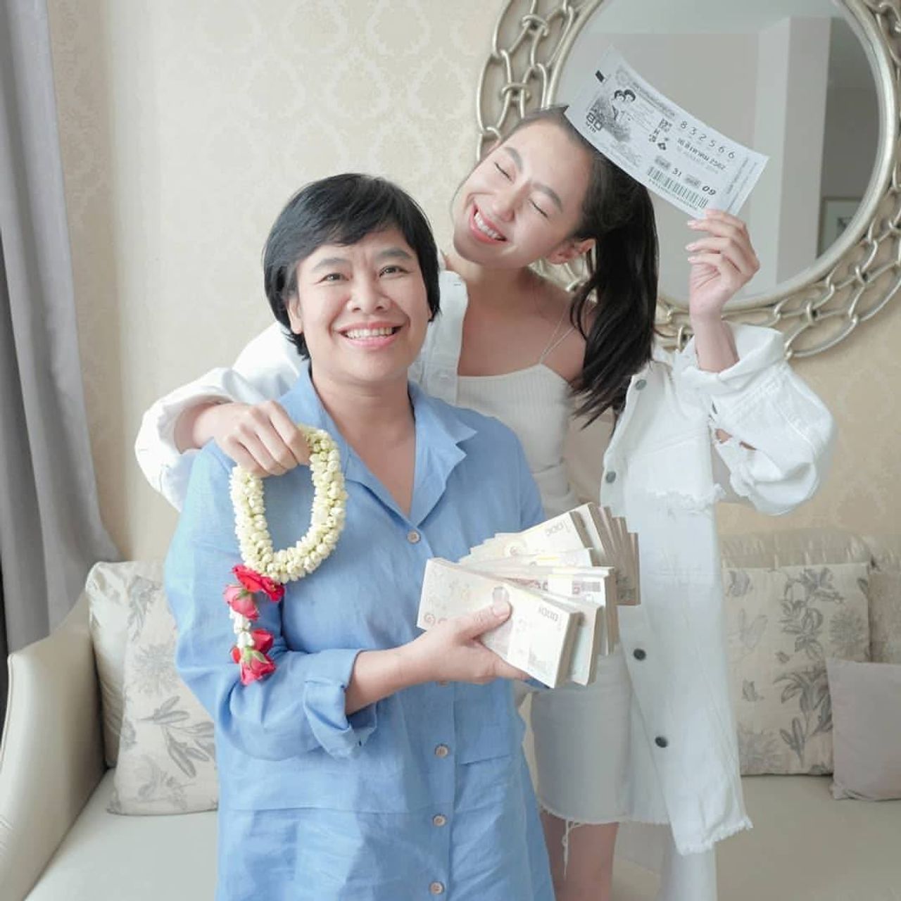 เบลล่าและคุณแม่ ขอบคุณภาพจากไอจี @bellacampen
