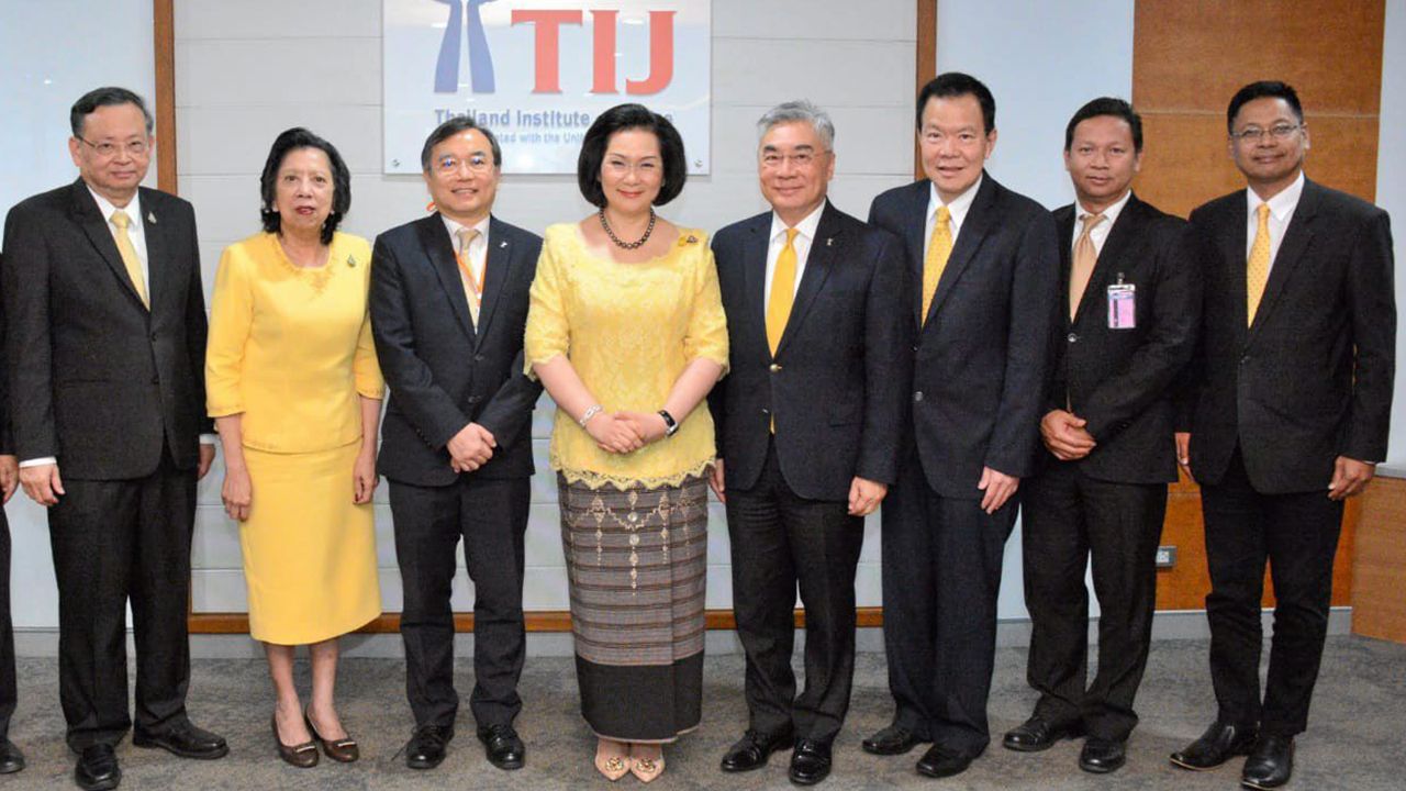 เข้าประชุม ศ.ดร.สุรศักดิ์ ลิขสิทธิ์วัฒนกุล เป็นประธานการประชุมคณะ กก.บห.สถาบันเพื่อการยุติธรรมแห่งประเทศไทย ครั้งที่ 5/2562 โดยมี ศ.กิตติพงษ์ กิตยารักษ์ และ คุณหญิงปัทมา ลีสวัสดิ์ตระกูล มาร่วมประชุมด้วย ที่สถาบันเพื่อการยุติธรรมแห่งประเทศไทย วันก่อน.