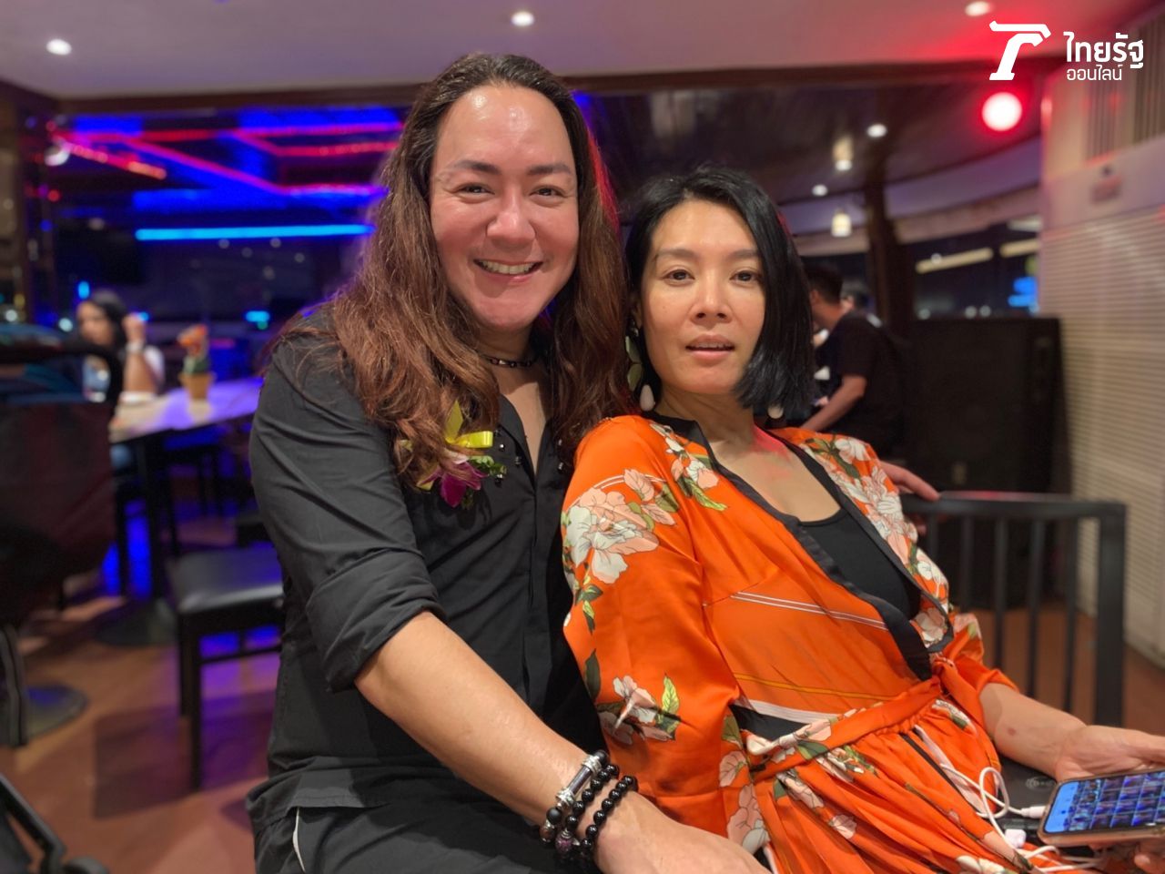 (ซ้าย) พิธีกรดัง โก้ ธีรศักดิ์ (ขวา) เซฟดังระดับฮอลลีวูดหมื่นล้าน เชฟหงส์ งามพร้อม ไทยมี