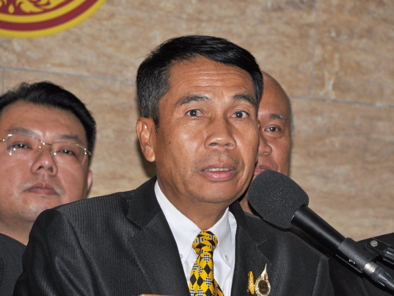 สุทิน คลังแสง