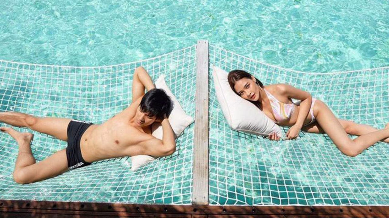 โดนกล่าวหาเป็น “คู่รักลวงโลก” ทั้ง ปุ๊กลุก-ฝนทิพย์ กับ ไมค์-ภัทรเดช ออกโรงโต้ข่าวไปแล้ว แต่กลัวจะไม่เชื่อยังโพสต์ ภาพฮันนีมูน เอ๊ย เที่ยวที่มัลดีฟส์เป็นหลักฐานตอกย้ำอีก.