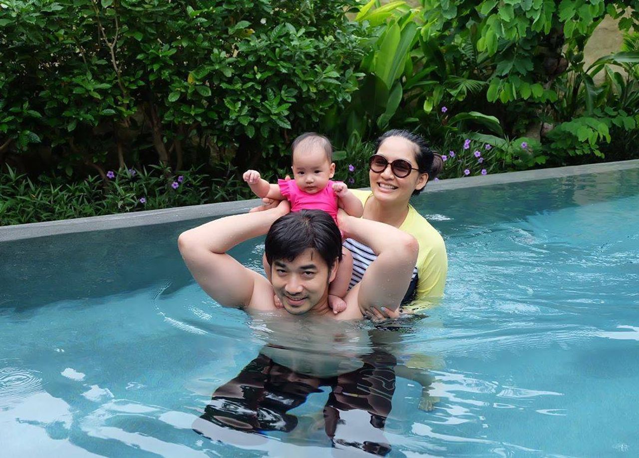 เจมส์-ครูก้อย และน้องเมดา ขอบคุณภาพจากไอจี @natcha_loychusak