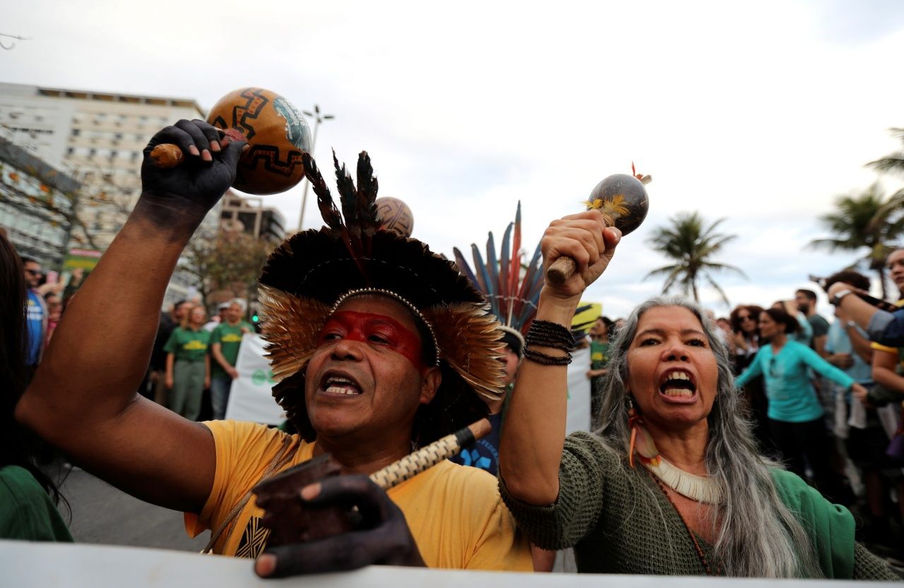 ชาวบราซิลออกมาเดินขบวนในนครริโอ เด จาเนโร เพื่อเรียกร้องให้มีการคุ้มครองป่าแอมะซอนมากขึ้น