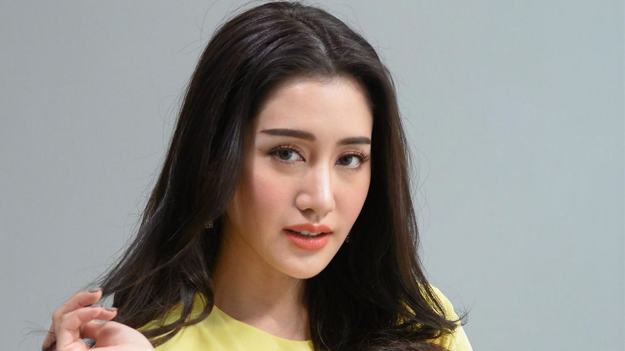มีคนเข้าไปโพสต์ในสื่อโซเชียลพูดอ้างว่าเป็นสามี พิม-พิมประภา ขู่ว่าปล่อยผ่านมานานแล้ว ต่อไปจะไม่ทนแล้วนะ!...อุ๊ย เรื่องอื่นผ่านได้ แต่เรื่องนี้ผ่านไม่ได้นะจ๊ะ เสีย!