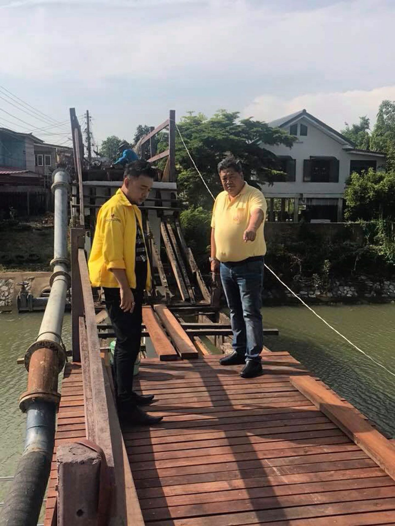 ตรวจการก่อสร้างสะพานในพื้นที่ อำนวยความสะดวกด้านคมนาคม.