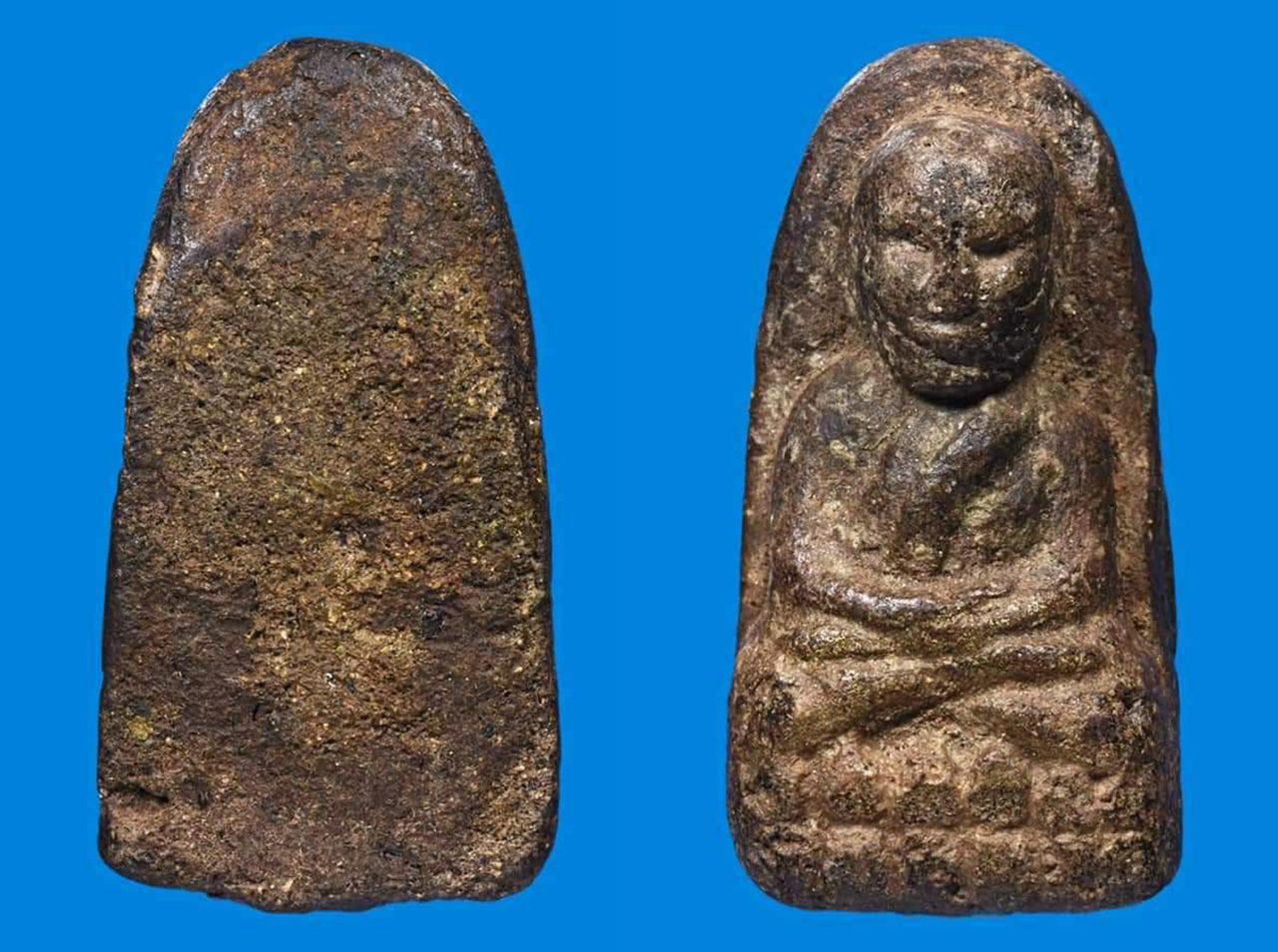 พระเนื้อว่าน พิมพ์พระรอด พ.ศ.๒๔๙๗ หลวงปู่ทวด วัดช้างให้ ของ ปลื้ม ลาดพร้าว.