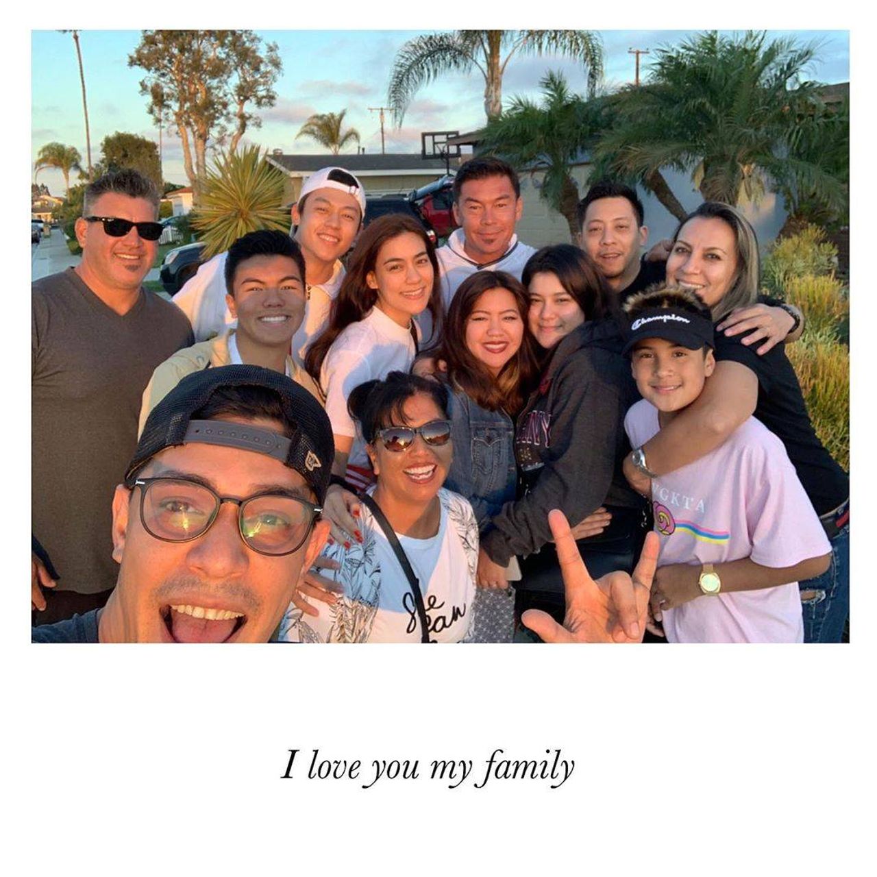 หมาก-คิม และครอบครัวของคิม ขอบคุณภาพจากไอจี @kimmy_kimberley