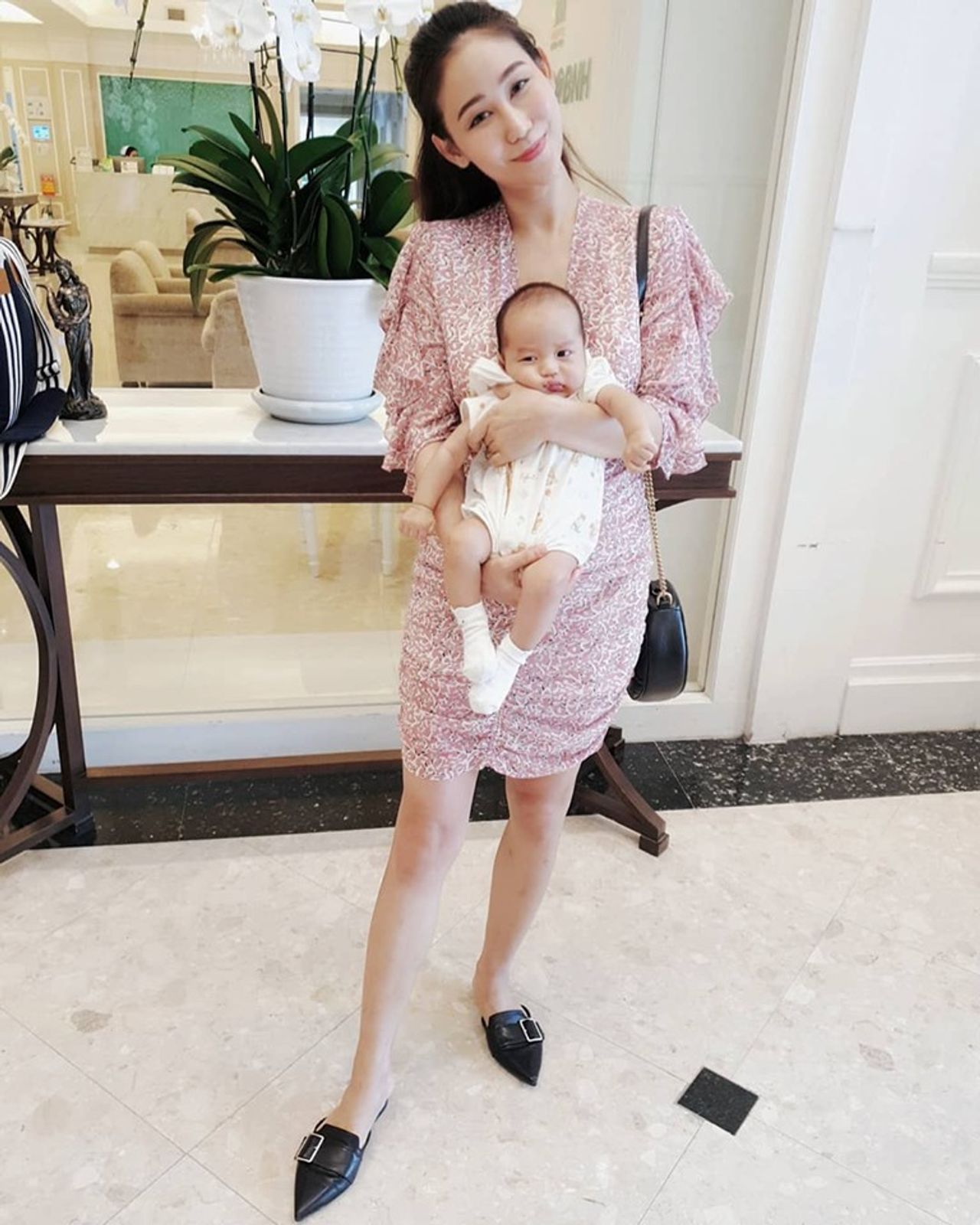 เบลล์ อดิราภ์ และน้องภารัน ลูกชาย ขอบคุณภาพจากเฟซบุ๊ก Adira Belle Engtrakul