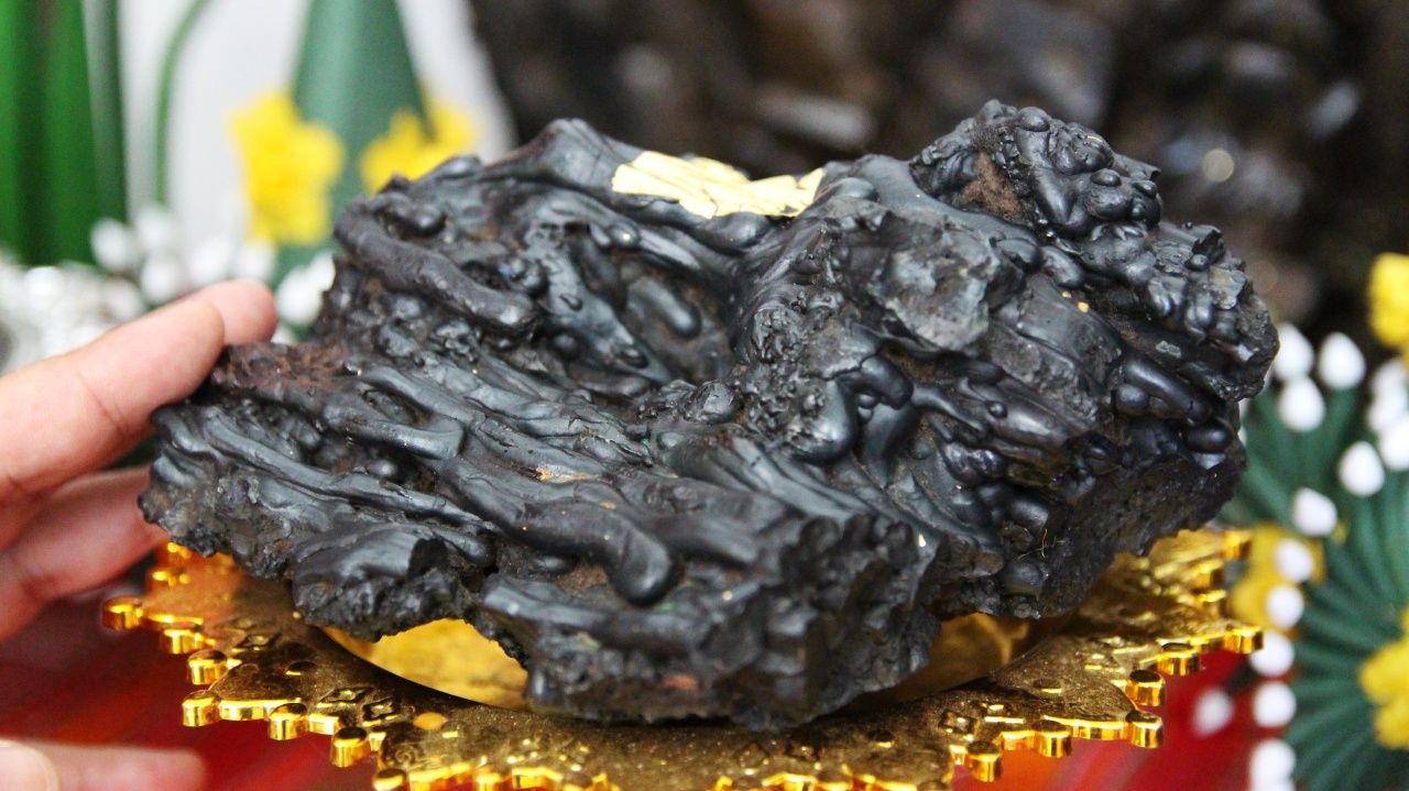 มหาเหล็กไหล มูลค่า 300 ล้าน